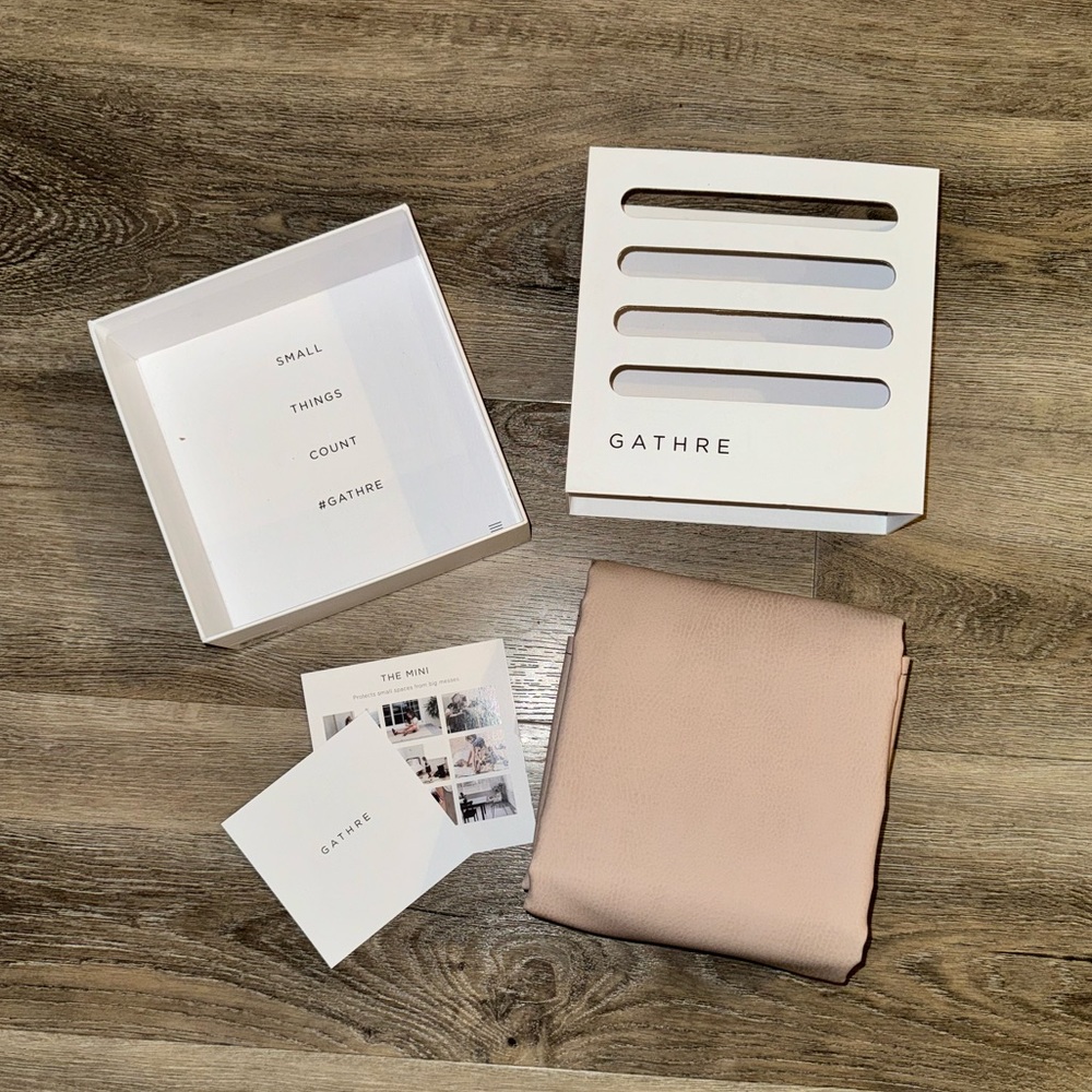 NWT gathre mini mat in woodrose